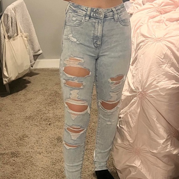 American Eagle Ripped Light Wash Super High Rise Jegging - Picture 2 of 8